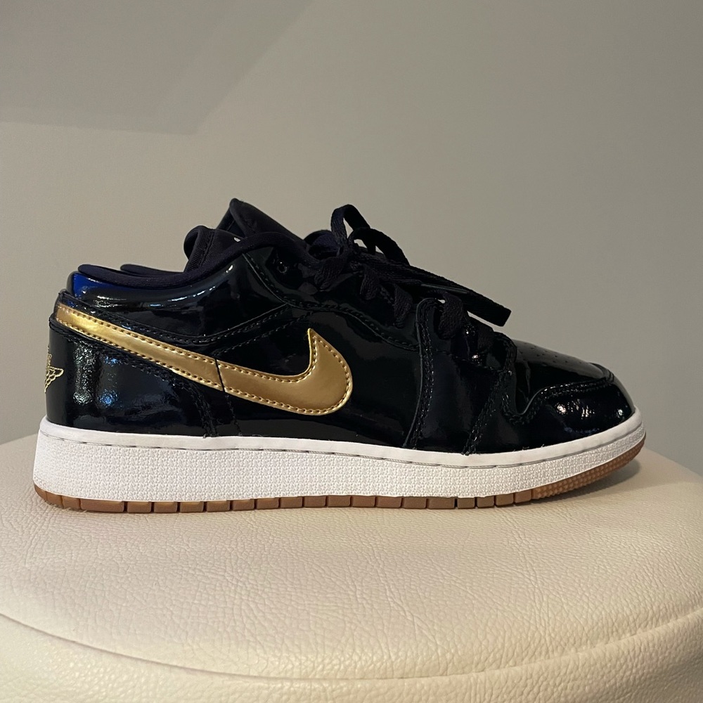 Jordan 1 Low (GS) Black Metallic - Size 6.5Y